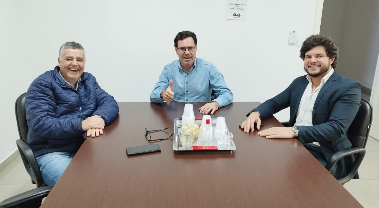 Presidente e procurador do Legislativo visitam o presidente da OAB Cascavel 